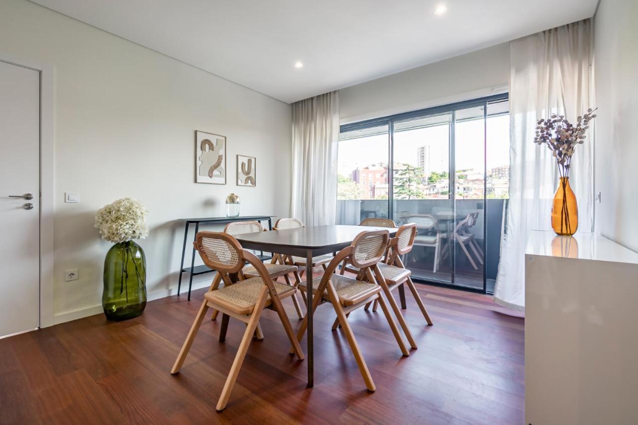 Nomads Lux - 2Bdr & Parking Flores Square Porto Exterior foto